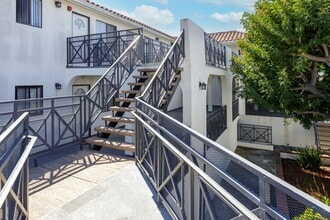Lemoli Apartments in Hawthorne, CA - Building Photo - Building Photo