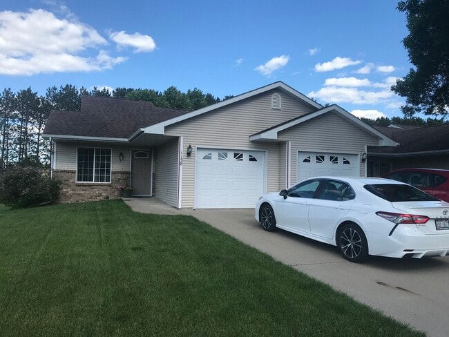 1138 Grandview Ave, Unit 2 in Tomah, WI - Building Photo - Building Photo