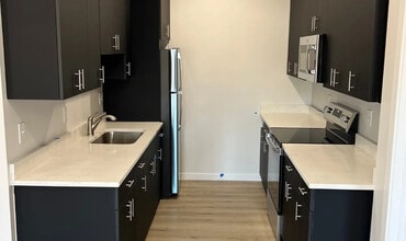Warren Valley Apartments in Dearborn Heights, MI - Building Photo - Building Photo
