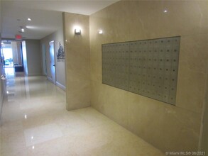 1420 Brickell Bay Dr, Unit 103A1 in Miami, FL - Building Photo - Building Photo