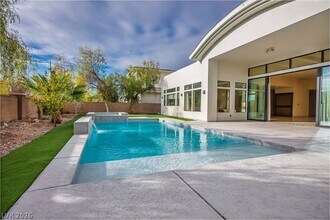 7434 Yonie Ct in Las Vegas, NV - Building Photo - Building Photo