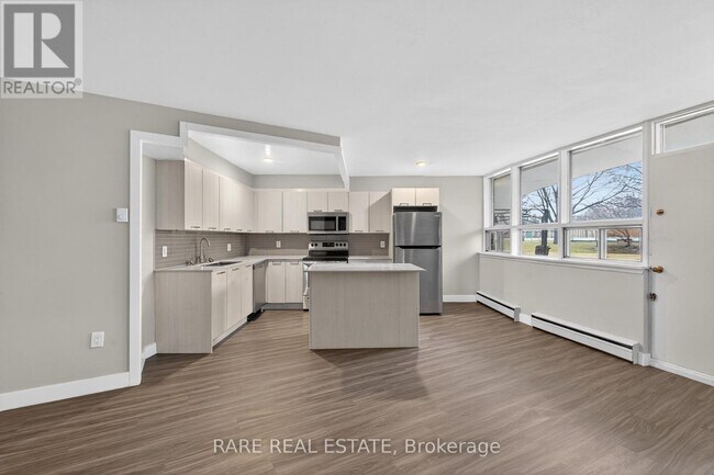 4340 Bloor St W in Toronto, ON - Building Photo - Building Photo