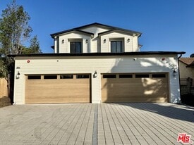 822 N Orange Grove Ave in Los Angeles, CA - Building Photo