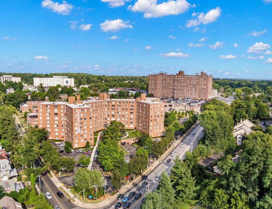 100 York Apartments in Jenkintown, PA - Building Photo