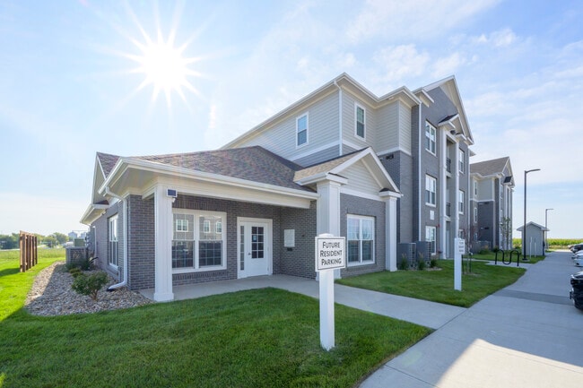 The Reserves at South Lake in Grinnell, IA - Building Photo - Building Photo