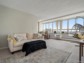 8900 E Jefferson Ave in Detroit, MI - Building Photo - Building Photo