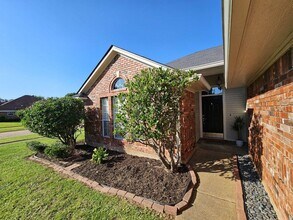 5901 Pampus Ln in Bossier City, LA - Building Photo - Building Photo