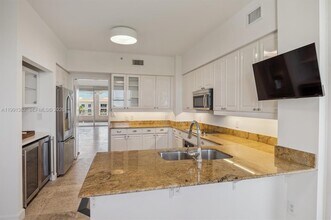 733 Crandon Blvd in Key Biscayne, FL - Building Photo - Building Photo