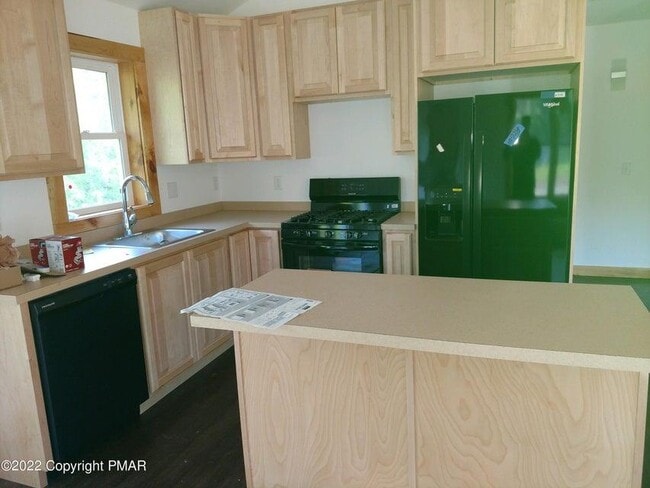 178 Mockingbird Way in East Stroudsburg, PA - Building Photo - Building Photo