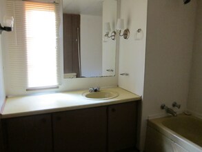 413 Miller St in White Oak, TX - Foto de edificio - Building Photo