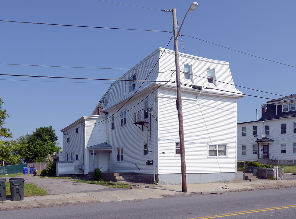 2235 S Main St in Fall River, MA - Foto de edificio