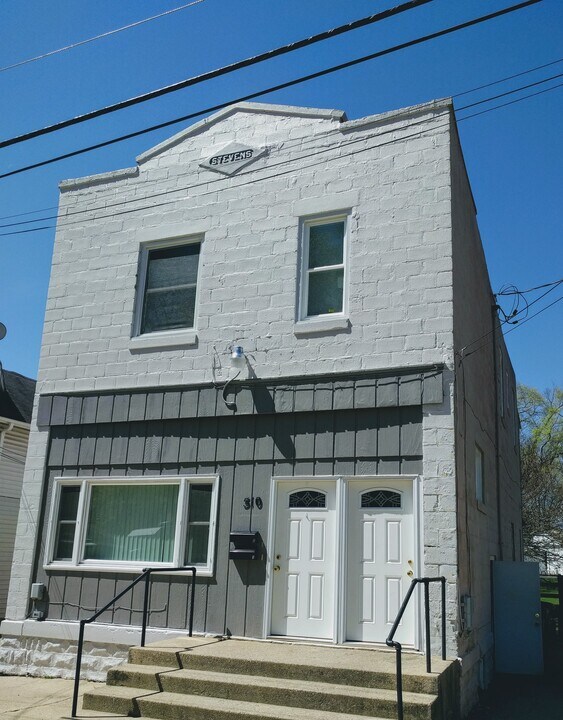 510 S Academy St #2, Unit #2 in Stoughton, WI - Foto de edificio