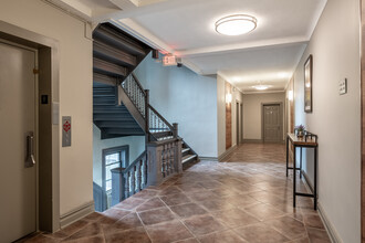 Bristol Court in West New York, NJ - Building Photo - Interior Photo