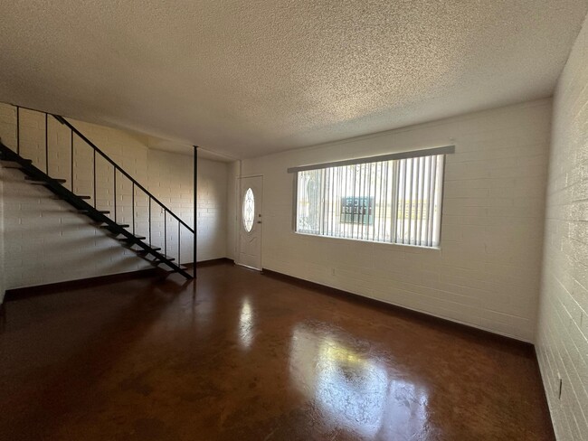 2901 East Roosevelt Street in Phoenix, AZ - Building Photo - Interior Photo