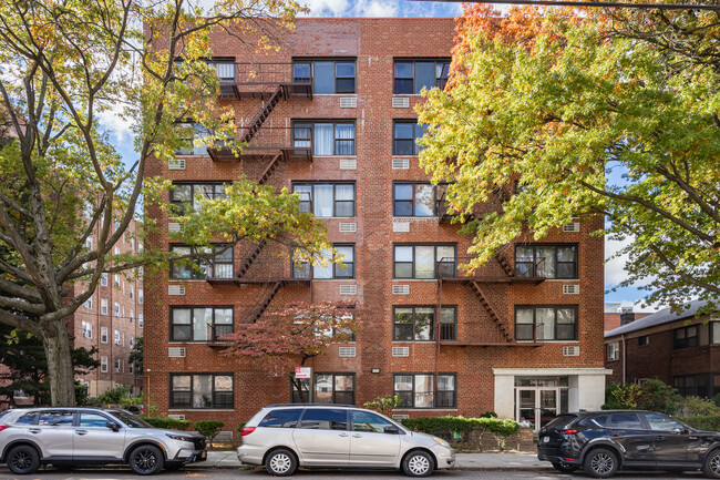 7626 113th St in Forest Hills, NY - Building Photo - Building Photo