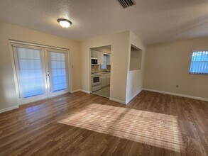 413 Tennessee Ave in St. Cloud, FL - Foto de edificio - Building Photo