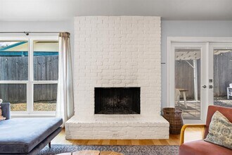 9601 Newfoundland Cir in Austin, TX - Building Photo - Building Photo