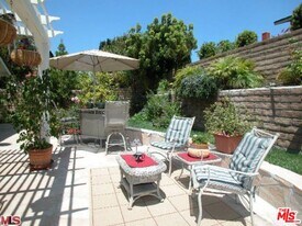 5241 W Goldenwood Dr in Inglewood, CA - Building Photo