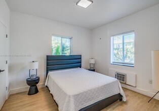 5255 NE 3rd Ct in Miami, FL - Building Photo - Building Photo