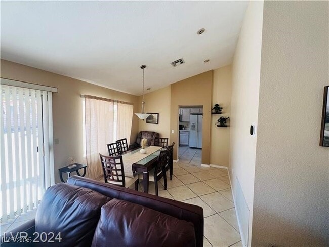 8825 Stoney Point Dr in Las Vegas, NV - Building Photo - Building Photo