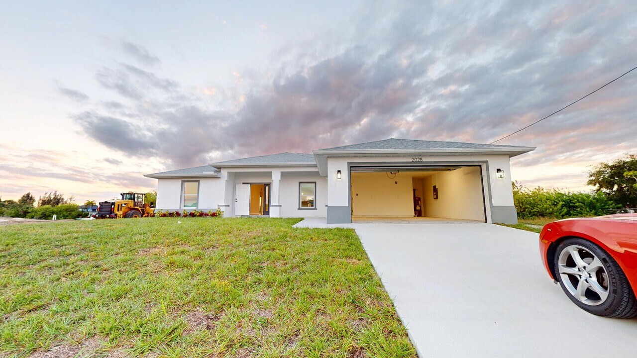 2028 NE 6th Ave in Cape Coral, FL - Building Photo