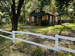 1002 Turner St in Lufkin, TX - Foto de edificio - Building Photo