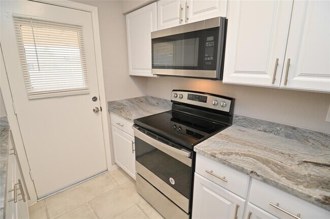 5628 Birchmont Dr photo'