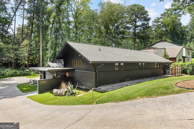 property at 3252 W Roxboro Rd NE
