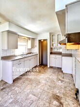6901 Heyden in Dearborn Heights, MI - Building Photo - Building Photo
