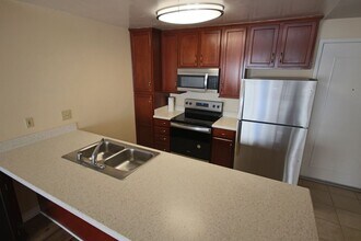8338 Regents Rd in San Diego, CA - Building Photo - Building Photo