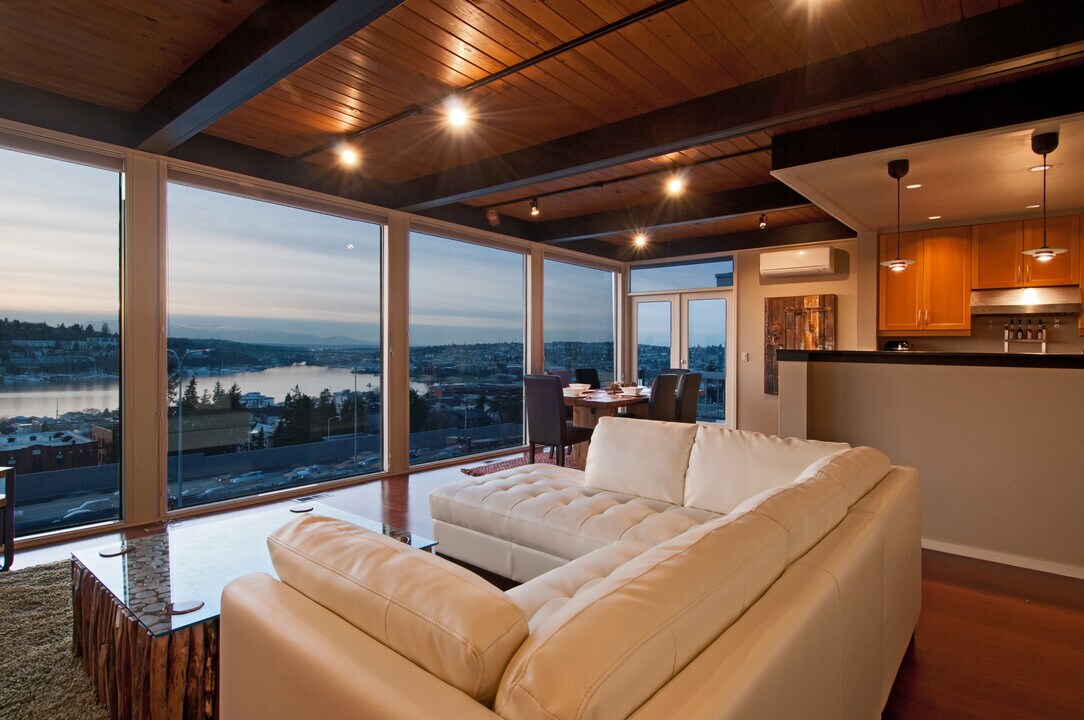 1966 Harvard Ave E in Seattle, WA - Building Photo