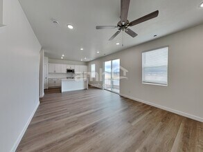 1284 W Mahogany St in Saratoga Springs, UT - Foto de edificio - Building Photo