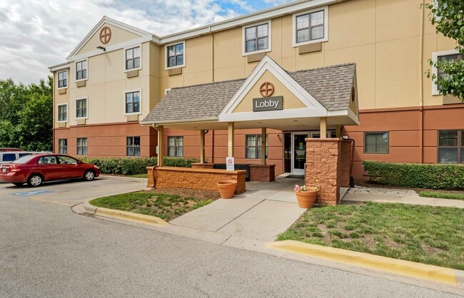 Furnished Studio-Chicago - Gurnee in Gurnee, IL - Building Photo - Building Photo