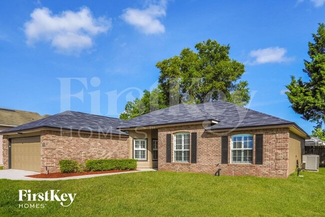 1913 Belhaven Dr in Orange Park, FL - Foto de edificio - Building Photo