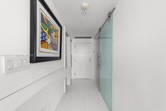 400 South Pointe Dr in Miami Beach, FL - Building Photo - Building Photo