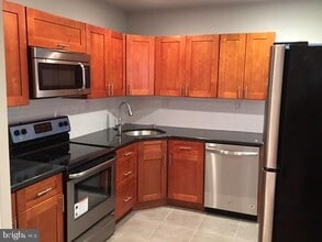 5211 Hazel Ave in Philadelphia, PA - Building Photo - Building Photo