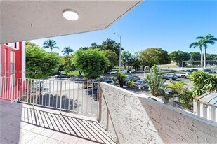 1750 W 46th St, Unit 210 in Hialeah, FL - Building Photo