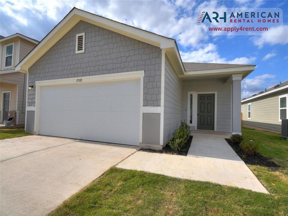 19400 Caymus Dr in Pflugerville, TX - Building Photo
