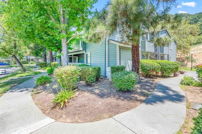 property at 760 Canyon Oaks Dr