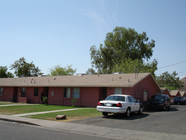 Veracruz Apartments in Phoenix, AZ - Building Photo - Building Photo