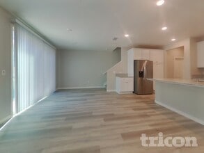 6 Adella Pl in Sacramento, CA - Building Photo - Building Photo