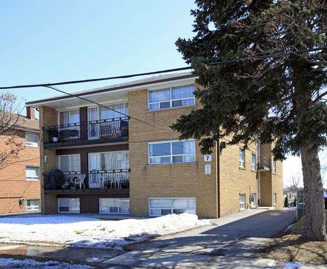 7 Terryellen Cres in Toronto, ON - Building Photo - Building Photo