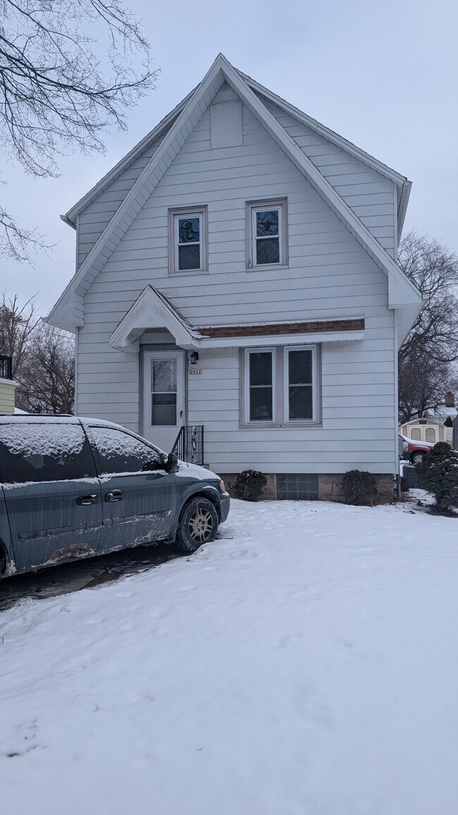 2402 W Grange Ave in Milwaukee, WI - Building Photo - Building Photo