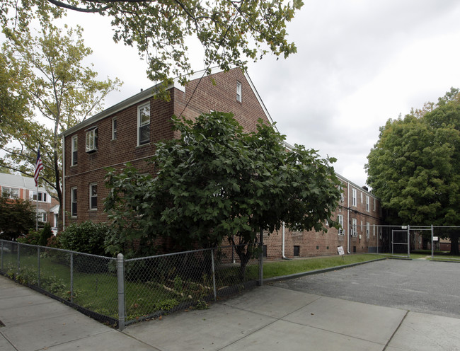 Beechwood Gardens Association in Flushing, NY - Foto de edificio - Building Photo