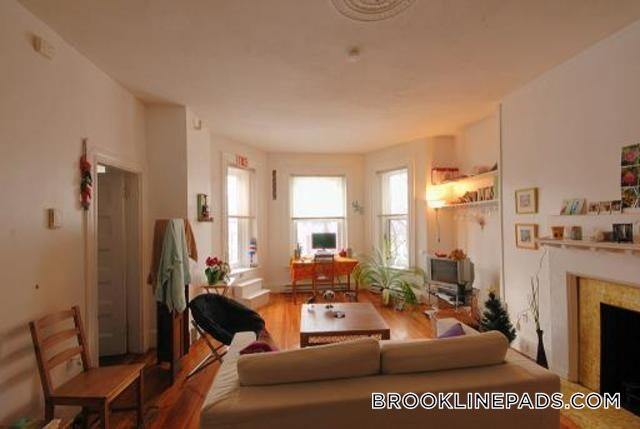 1077 Beacon St, Unit 8 in Brookline, MA - Foto de edificio - Building Photo