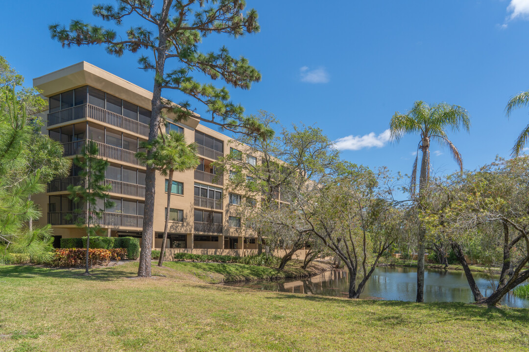 Imperial Pines Condominiums in Clearwater, FL - Foto de edificio