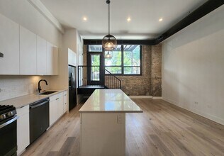 3228 W Palmer St in Chicago, IL - Building Photo - Building Photo