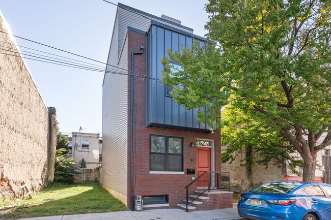 1325 S Dover St in Philadelphia, PA - Building Photo - Building Photo