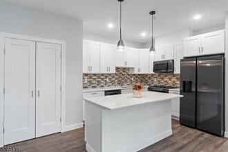 627 Bloomfield Ave in West Caldwell, NJ - Building Photo - Building Photo