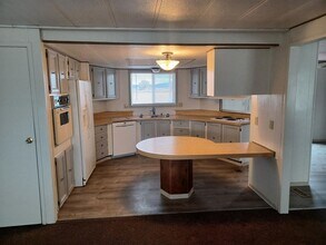 8216 Homedale Rd in Klamath Falls, OR - Building Photo - Building Photo